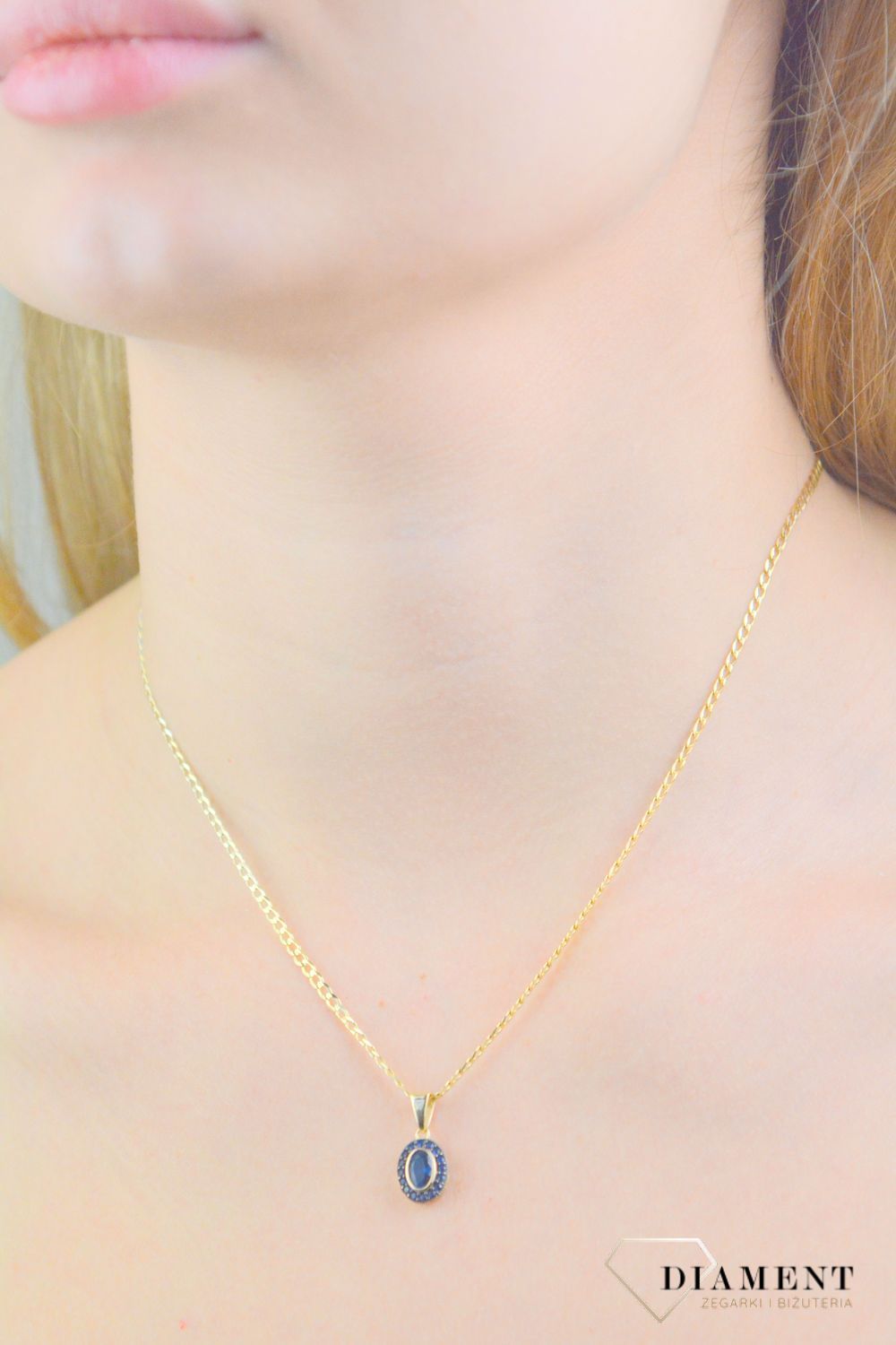 Zawieszka złota owalna z cyrkonią próba 585, ZA 7854A 585  Zawieszka wykonana z żółtego 14 karatowego złota o oryginalnej i ponadczasowej formie. Biżuteria idealna do każdego typu łańcuszka. Fantastyczny pomysł na prezent..jpg